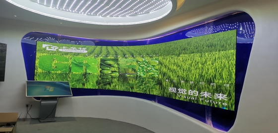Màn hình hiển thị LED cong chất lượng cao với độ phân giải cao và hiệu suất ổn định